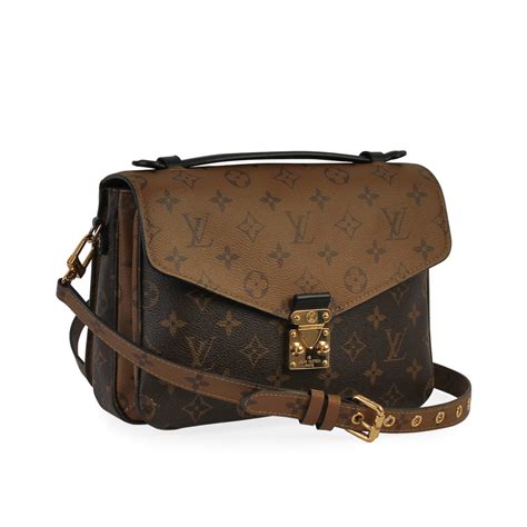 pre owned louis vuitton pochette